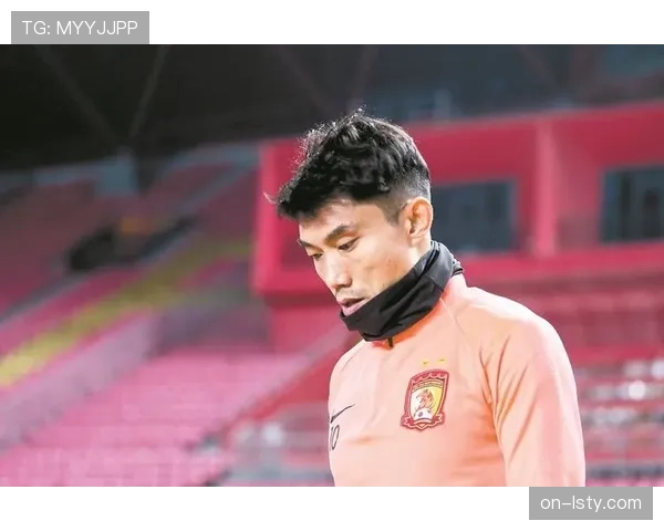 专访克莱蒙门将迪奥：谈职业生涯末期与保级战役的心态。