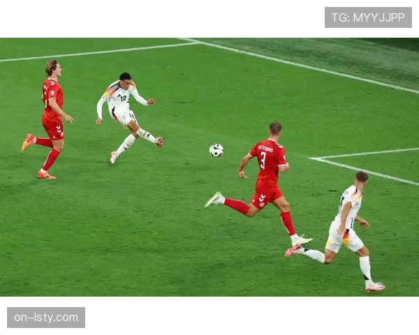 德甲赛场花絮：拜仁小将穆西亚拉精妙脚后跟助攻，引发全场惊呼